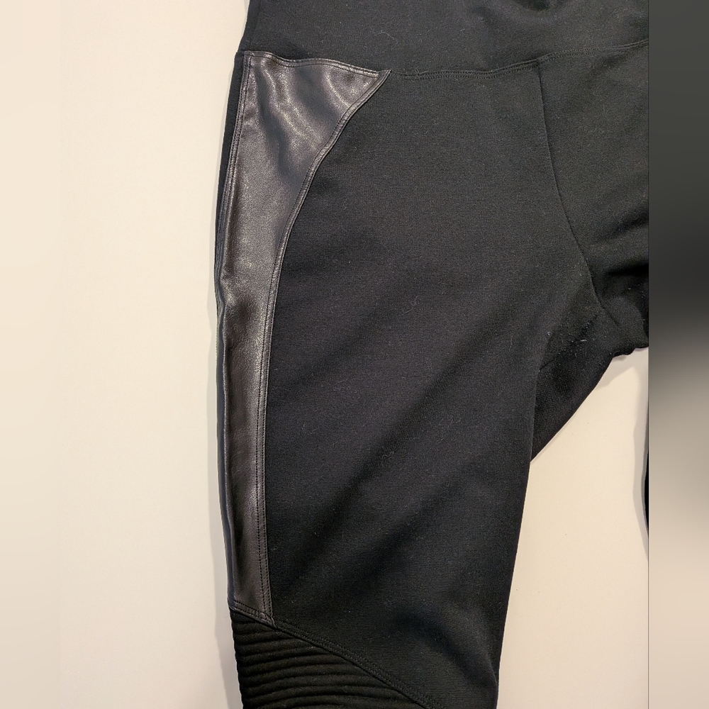 Assets by Spanx Black Moto Leggings Faux Leather Panel Ribbed Knee Size Large - Picture 8 of 9